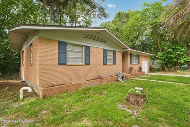 Welcome home to this beautifully updated 3-bedroom, 2-bath brick - photo 5