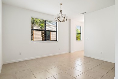 Welcome to this charming 4-bedroom, 3.5-bathroom townhouse in - photo 5