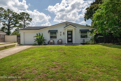 Live the Ponte Vedra Beach lifestyle in this beautifully updated - photo 2