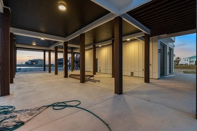 Welcome to your Waterfront coastal dream home on half acre lot - photo 34