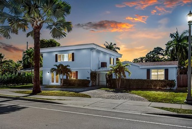 Tucked on an oversized double lot minutes from the beach, this 4 - photo 3