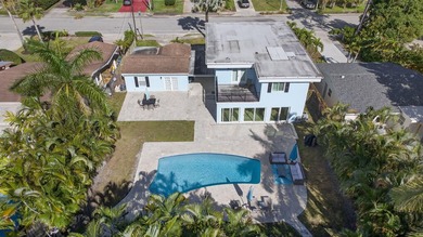 Tucked on an oversized double lot minutes from the beach, this 4 - photo 4