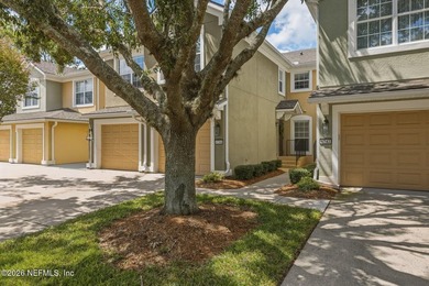Excellent 3 bed 2 bath that STANDS OUT for it's location and - photo 4