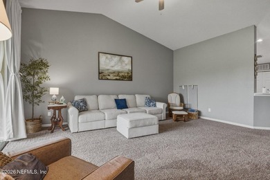 Excellent 3 bed 2 bath that STANDS OUT for it's location and - photo 7