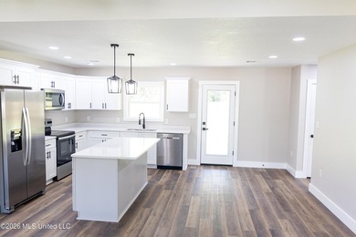 ELEGANT NEW CONSTRUCTION WITH CUSTOM DETAILS! Welcome to this - photo 9