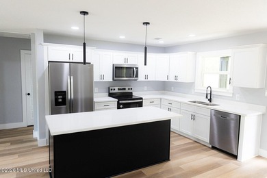 ELEGANT NEW CONSTRUCTION WITH CUSTOM DETAILS! Welcome to this - photo 10