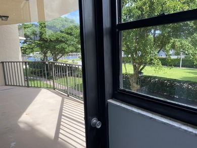 Luxuriously Renovated Waterfront Living in East Boca Raton - photo 17