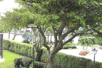 Luxuriously Renovated Waterfront Living in East Boca Raton - photo 19