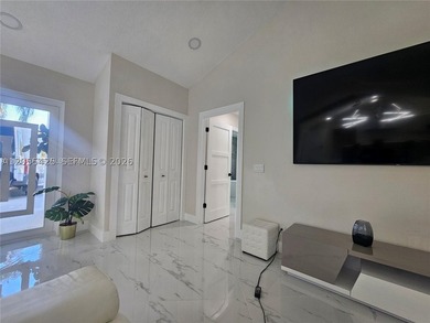 Modern heated pool and spa 4/2 Single-story residence in PGA - photo 20