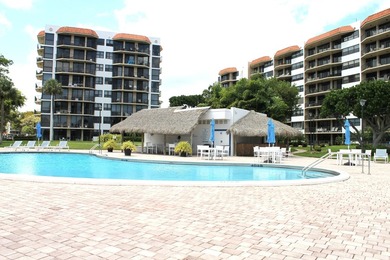 Luxuriously Renovated Waterfront Living in East Boca Raton - photo 22