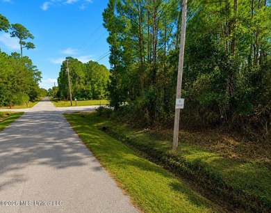 Waterfront Living Starts Here! Discover the perfect opportunity - photo 4