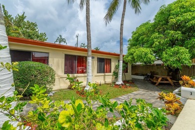 NEW ROOF (2024) + 3 NEW A/C UNITS (2026)! Solid CBS duplex just - photo 2