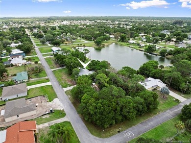 Country Cutie! Lovely 3 bed 2 bath lake front home situated on - photo 32