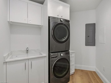 A RARE DOWNTOWN NAPLES OFFERING-Completely renovated, 1-mile to - photo 33