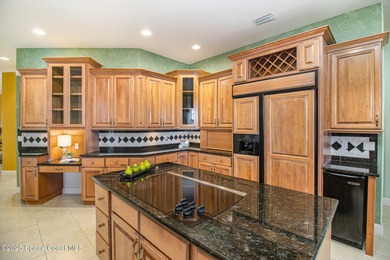 Stunning Executive Pool Home with RV/boat Garage blends elegance - photo 10