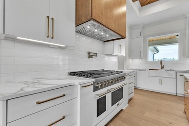 Stunning New Construction in Kinderlou Forest Golf Club - - photo 3
