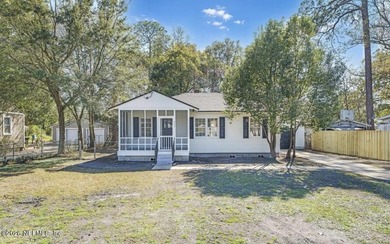Welcome to this beautifully renovated 3 bedroom, 1 bathroom home - photo 1