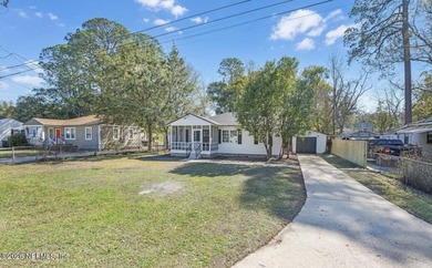 Welcome to this beautifully renovated 3 bedroom, 1 bathroom home - photo 2