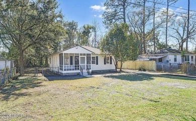 Welcome to this beautifully renovated 3 bedroom, 1 bathroom home - photo 3