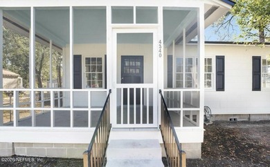 Welcome to this beautifully renovated 3 bedroom, 1 bathroom home - photo 4