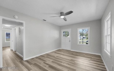 Welcome to this beautifully renovated 3 bedroom, 1 bathroom home - photo 6
