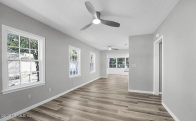 Welcome to this beautifully renovated 3 bedroom, 1 bathroom home - photo 8