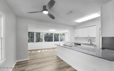 Welcome to this beautifully renovated 3 bedroom, 1 bathroom home - photo 10