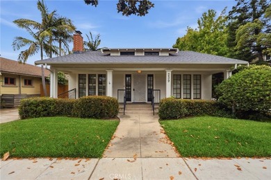 Charming 1920s single-level home situated in the highly - photo 2