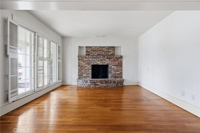 Charming 1920s single-level home situated in the highly - photo 3