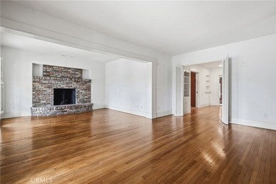 Charming 1920s single-level home situated in the highly - photo 4