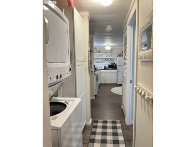 Charming 1-bedroom, 1-bath home located in the gated community - photo 6