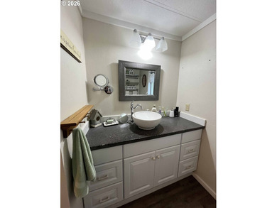 Charming 1-bedroom, 1-bath home located in the gated community - photo 7
