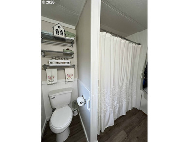 Charming 1-bedroom, 1-bath home located in the gated community - photo 8