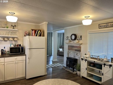 Charming 1-bedroom, 1-bath home located in the gated community - photo 9