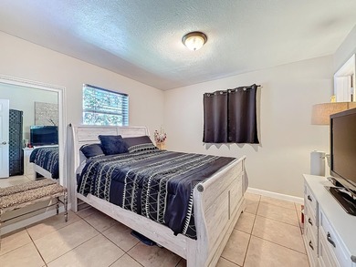 Amazing Opportunity! Updated 3 bedroom 2 bathroom single family - photo 21