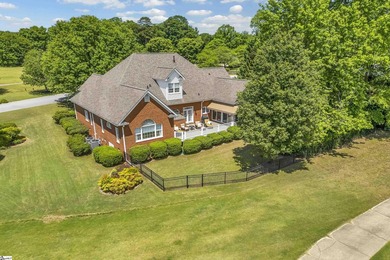 Spacious full-brick 4-bedroom, 3-bath home with a primary suite - photo 30