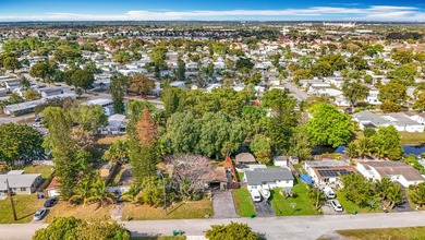 Amazing Opportunity! Updated 3 bedroom 2 bathroom single family - photo 37