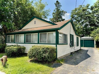 Lake Home Sale Pending in Keego Harbor, Michigan