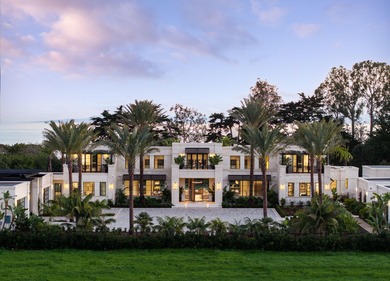Newly built and masterfully composed, Miramar Meadows is a rare - photo 2