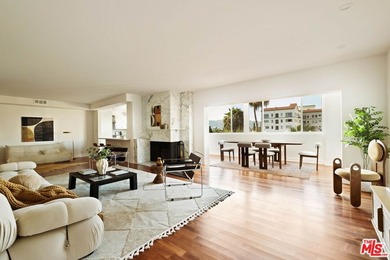 Rare opportunity to own an exceptionally spacious, beautifully - photo 1