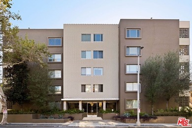 Rare opportunity to own an exceptionally spacious, beautifully - photo 2