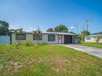 Beautifully maintained CBS home just outside Fort Pierce city - photo 1