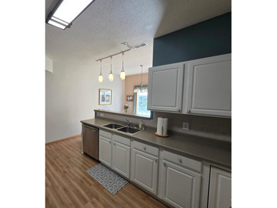 2/br-2/bath 1 level end unit-6 panel doors-fireplace w/marble - photo 5