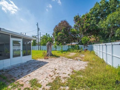 Beautifully maintained CBS home just outside Fort Pierce city - photo 10