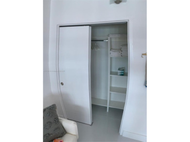 BEAUTIFUL MIAMI BEACH, ON COLLINS AVE WITH POOL, GYM, SAUNA, ETC