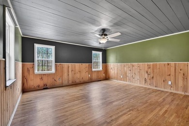 Less than a mile from Carters Lake, this charming mountain