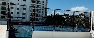 BEAUTIFUL MIAMI BEACH, ON COLLINS AVE WITH POOL, GYM, SAUNA, ETC