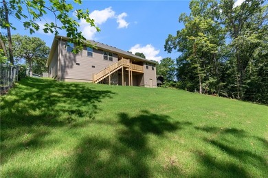 Beautiful new construction featuring 4 bedrooms, 2 bathrooms - photo 3