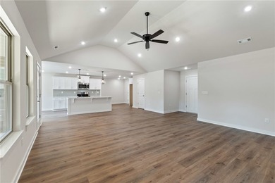 Beautiful new construction featuring 4 bedrooms, 2 bathrooms - photo 10