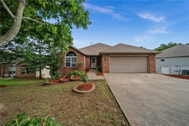 Welcome home to this beautifully updated 5-bedroom, 4-bath - photo 2
